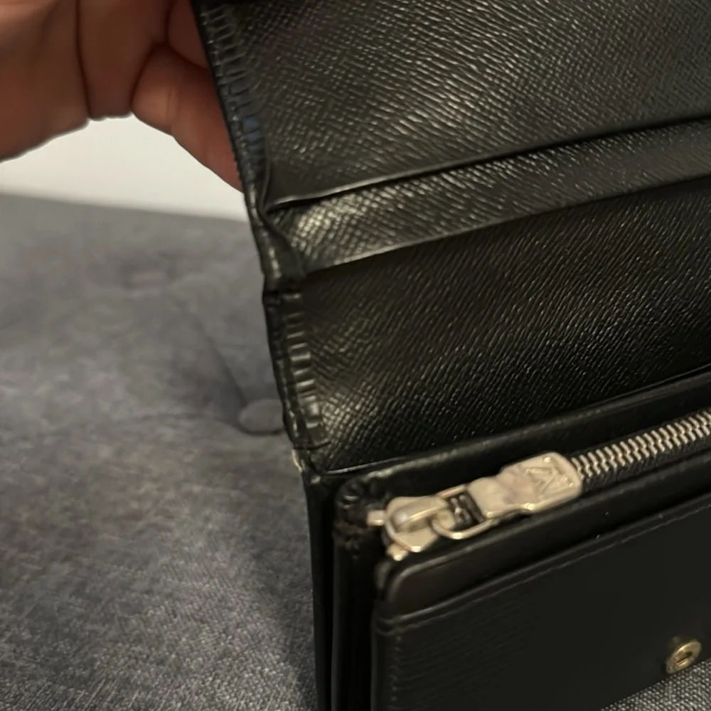 Louis Vuitton Epi Bifold Wallet - Picture 10 of 10